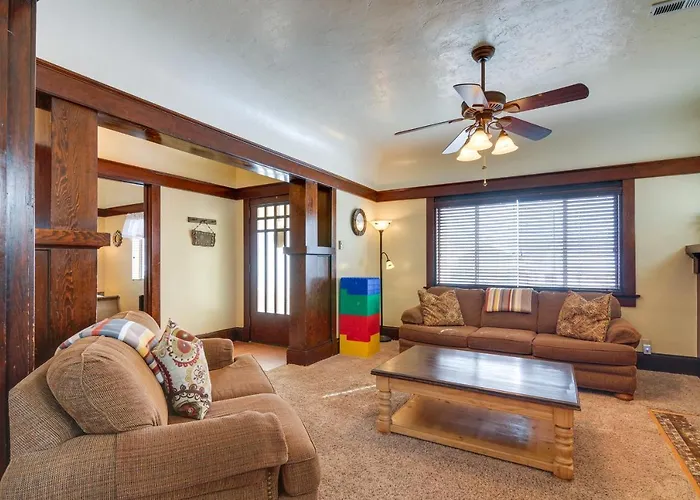 Beautiful Historic Home Near Bryce Canyon!